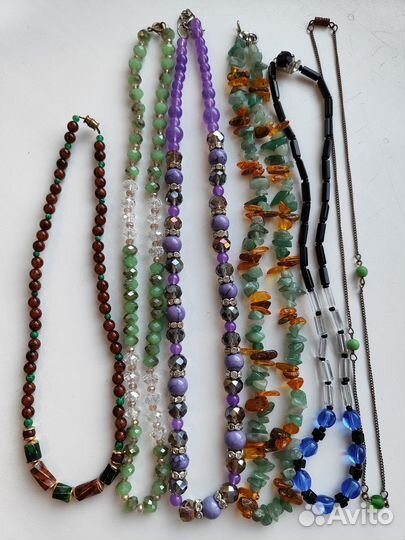 Броши, бусы, браслеты разные Чехословакия