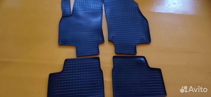 Автомобильные коврики резиновые