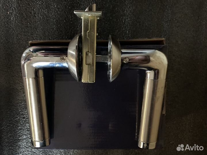 Ручка для межкомнатной двери с защелкой