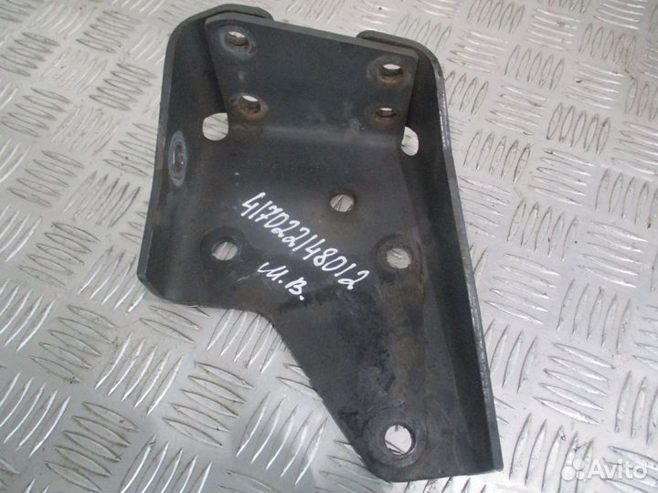 Кронштейн кабины правый Mercedes-Benz A9428910331