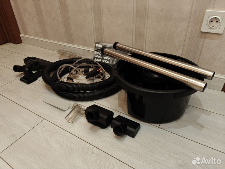 Моющий пылесос VAX 2000