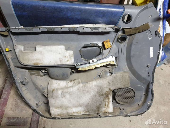 Обшивка передняя пасажирская акцент мт3