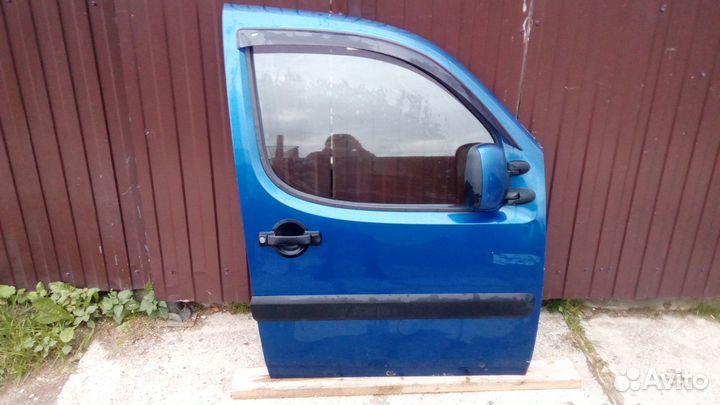 Дверь передняя правая Fiat Doblo 2009 год
