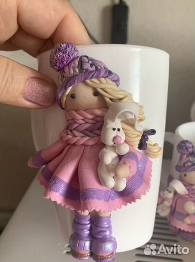 Подарок близким: Кружки с декором из полимерной г