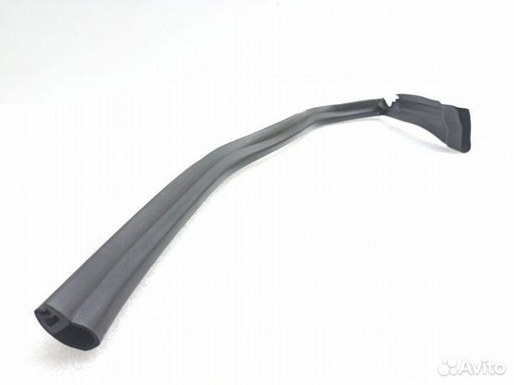 Уплотнитель капота левый Mercedes-Benz E-Class