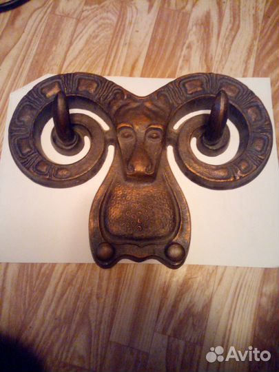 Декоративная вешалка