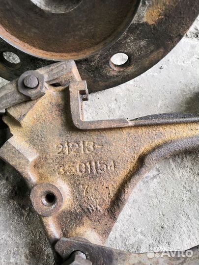 Поворотные кулаки нива