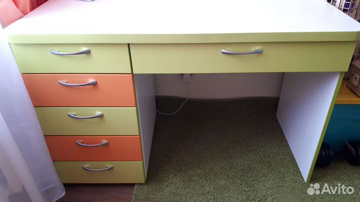 Детский письменный стол