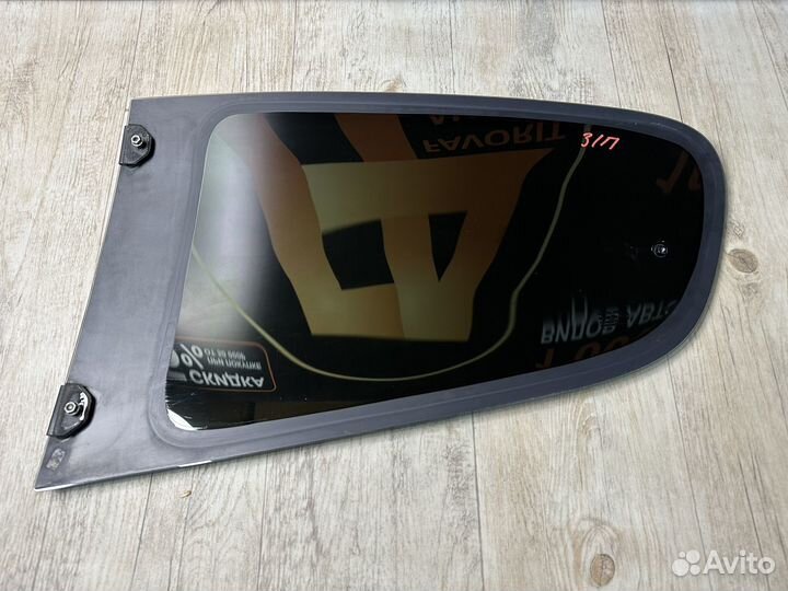 Стекло задней правой двери Peugeot 107