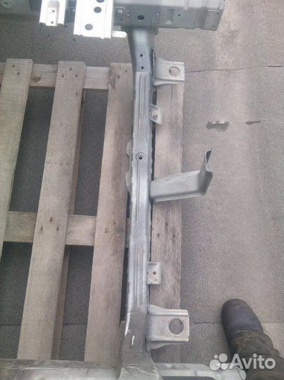 Рамка радиатора Mitsubishi Delica CV5W