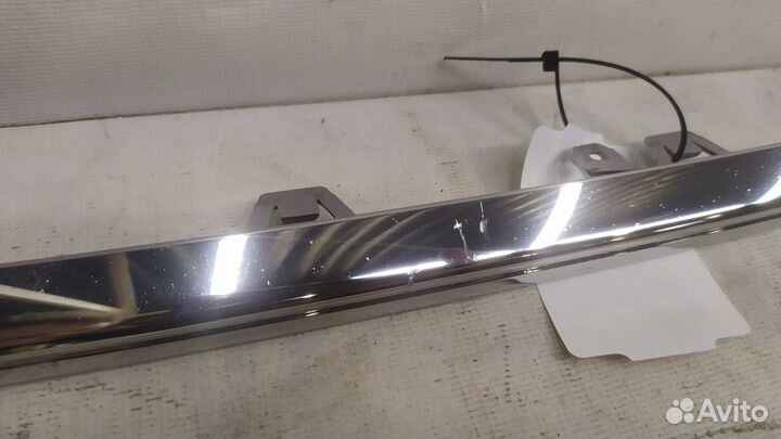 Молдинг решетки радиатора правый Volkswagen