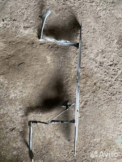 Передняя панель (телевизор) Audi 200 C3 2.2 бензин