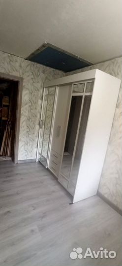 Шкаф-купе трехстворчатый белый