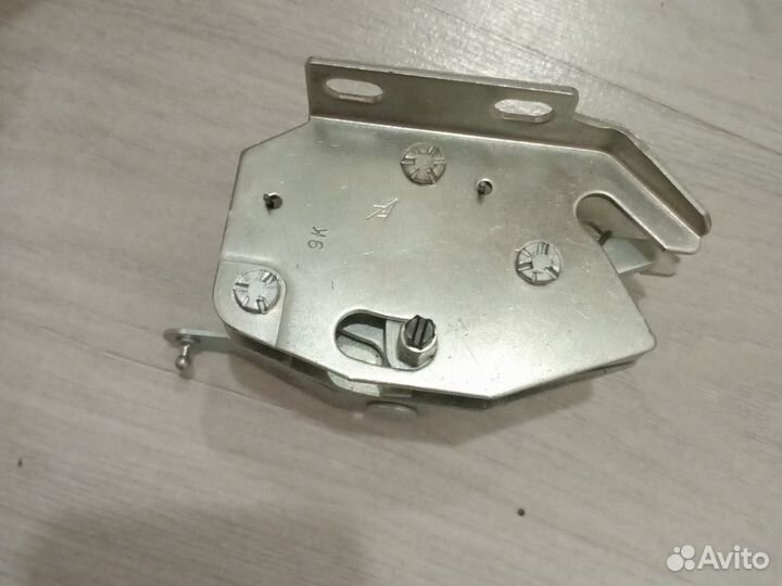 Защёлка замка багажника 2110-15