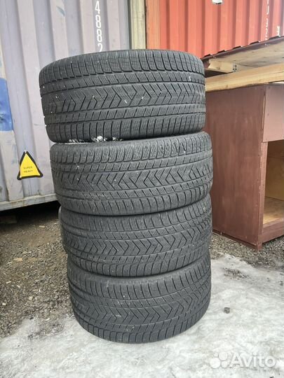 Pirelli Scorpion Winter 275/40 R21 и 305/35 R21 109Y
