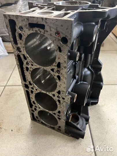 Блок цилиндров Renault с коленвалом