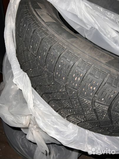 Pirelli Ice Zero 215/65 R17