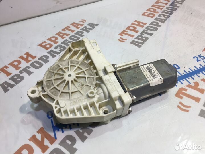 Моторчик стеклоподъемника передний правый Прав