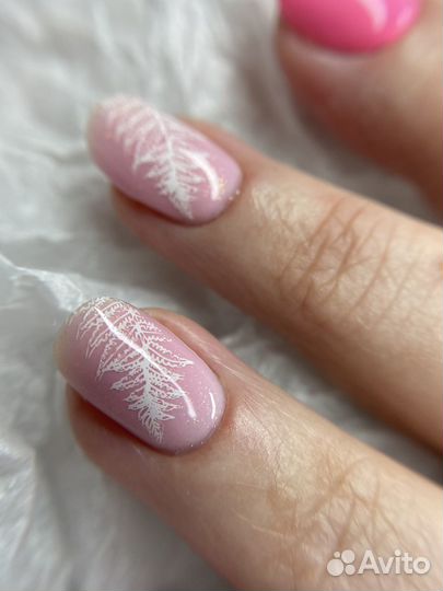 Мастер ищет модель для маникюра