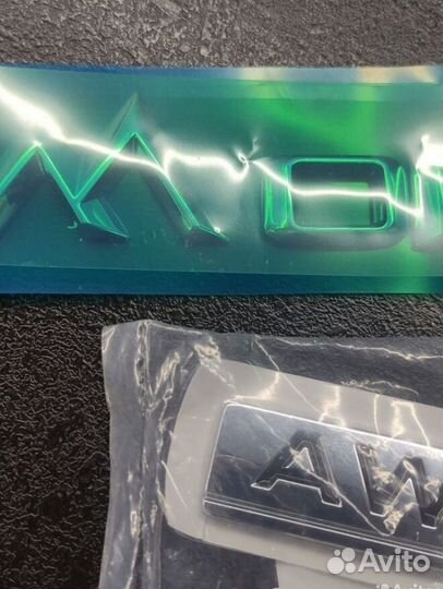 Эмблема, надпись Geely Monjaro