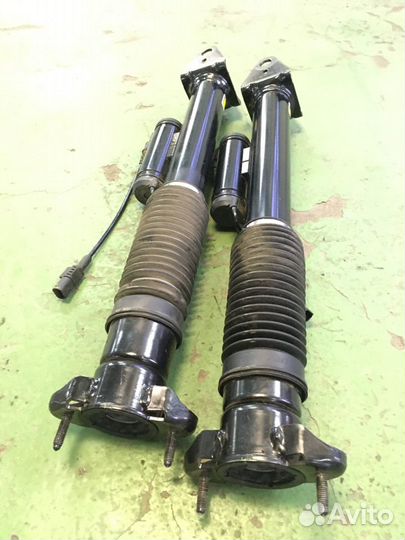 Пневмостойка задняя Mercedes ML W164 GL X166 GLE