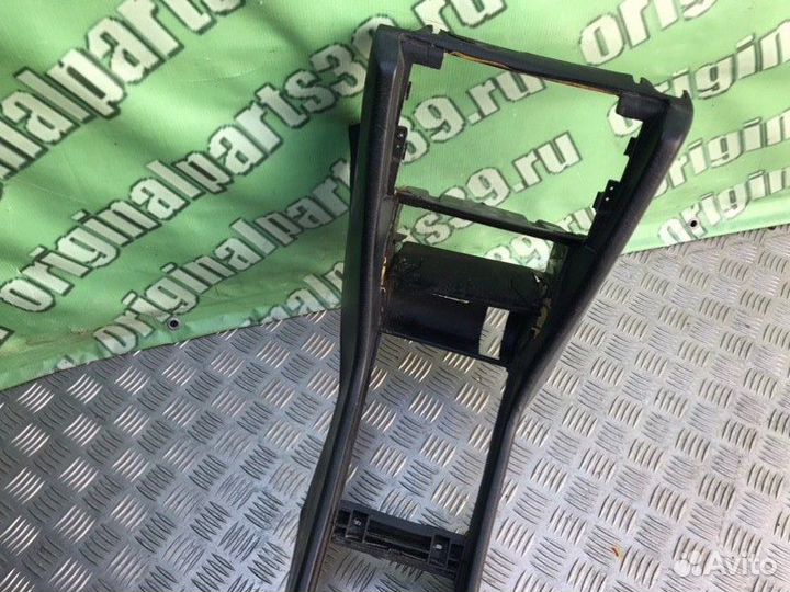 Центральная консоль Mercedes-Benz S124 M102.963