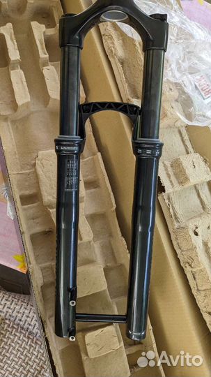 Велосипедная вилка RockShox Recon 29