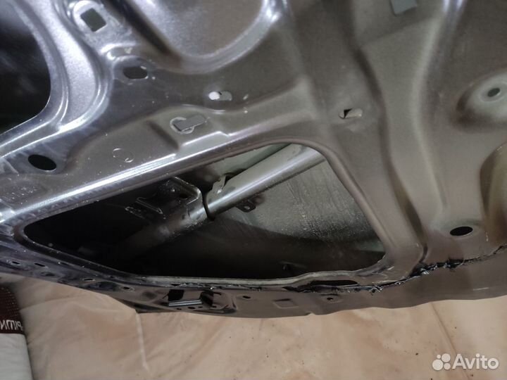 Дверь левая передняя (водительская) тойота LC 200