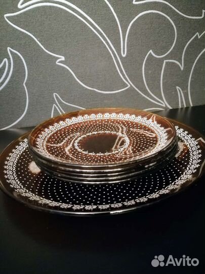 Блюдо тарелки стаканы чашки рюмки кружки