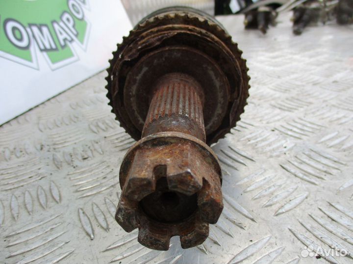 Полуось передняя левая Мицубиси Монтеро 3