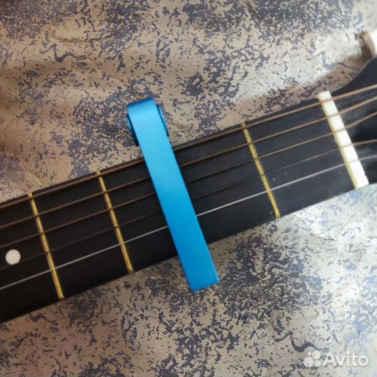 Акустическая гитара 