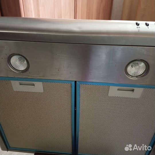 Вытяжка для кухни бу 60 см. maan