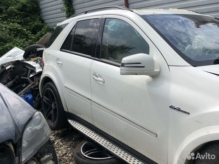 Двери белые Mercedes ML w164