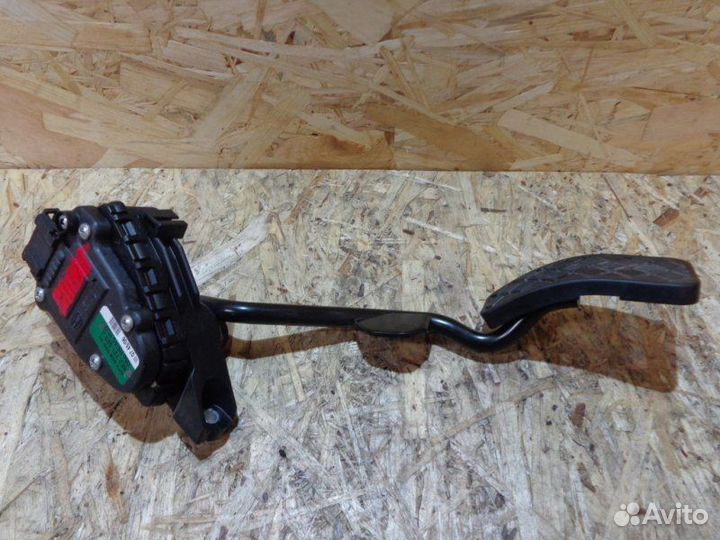 Педаль газа Audi A4 B7 AUK