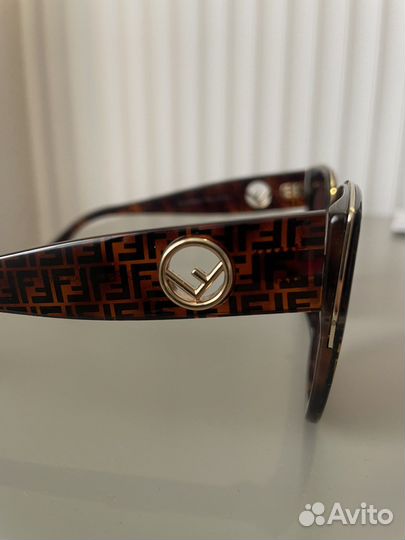 Солнцезащитные очки