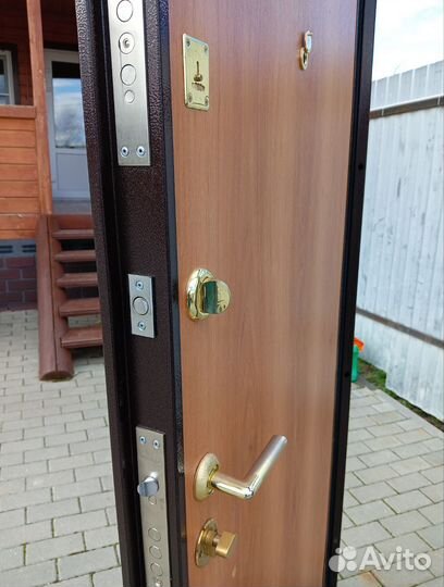 Дверь входная металлическая