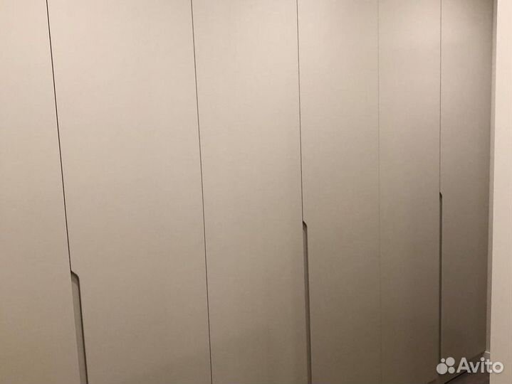 Шкаф по индивидуальным проектам до потолка