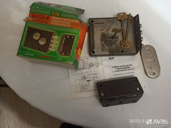 Замок дверной накладной