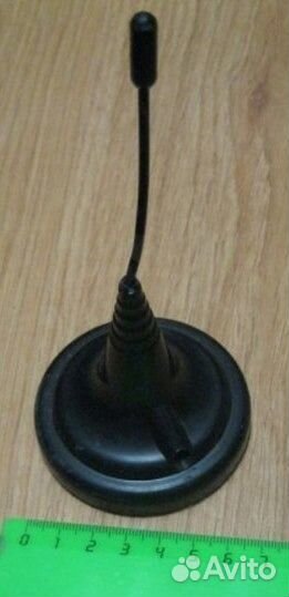 Автомобильная малая антенна на магнитном основании