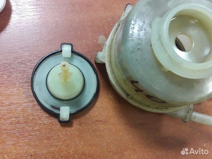 Бачок гидроусилителя Camry 40 2az