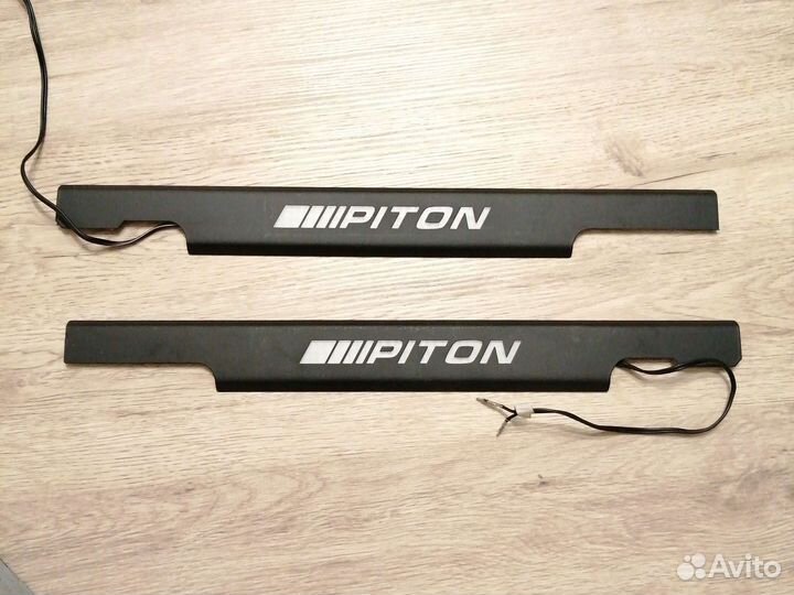 Накладки на пороги с подсветкой brabus