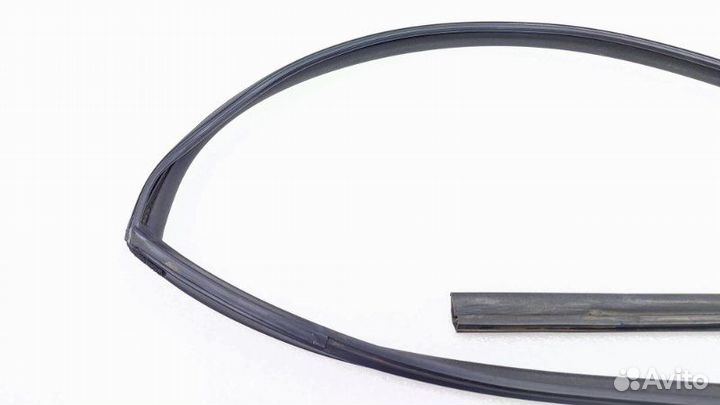 Уплотнитель стекла двери передний левый Hyundai