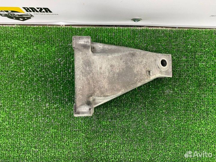 Кронштейн двигателя