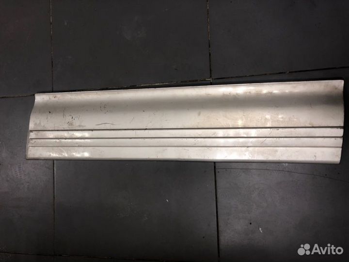 Накладка двери передняя правая Mitsubishi Montero