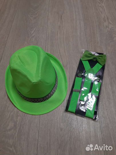 Шляпа, подтяжки и бабочка