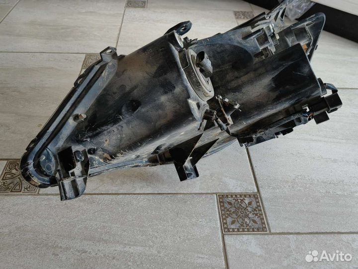 Оригинальная фара (правая) на Митсубиси Outlander