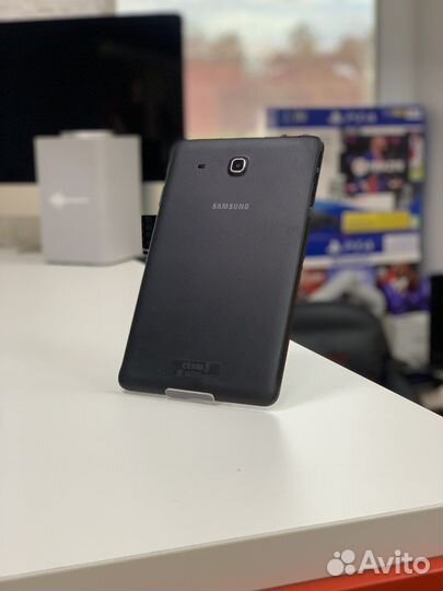 Планшет Samsung Tab E 1/8Gb