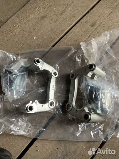 Скоба заднего суппорта лев. прав. 2шт