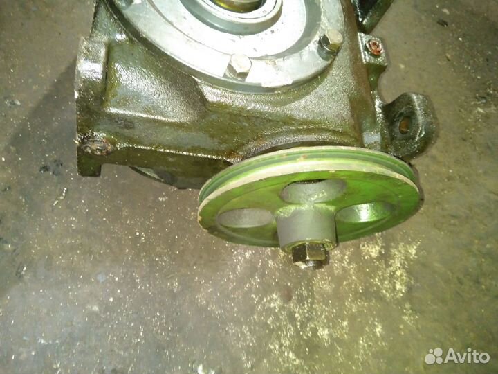 Угловой червячный редуктор Ч 100