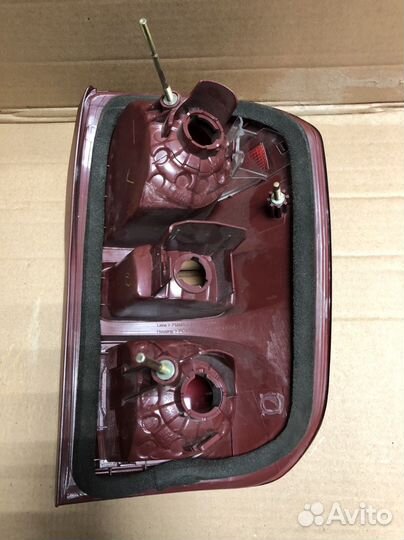 Фонарь задний левый Тойота Рав 4